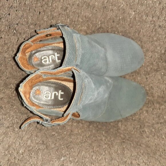 ART-Bye Bye Suela-Gray Blue Suede Booties-Buckle Ankle Strap-Sz 37-Near Mint - Picture 2 of 7
